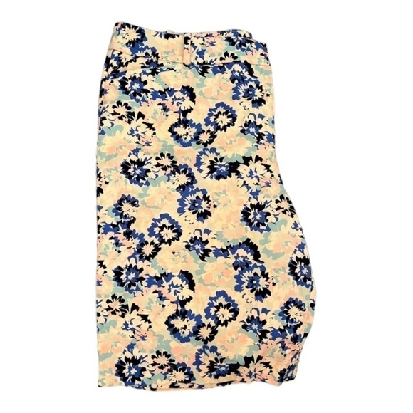 Talbots Perfect Floral Bermuda Shorts - Picture 4 of 7